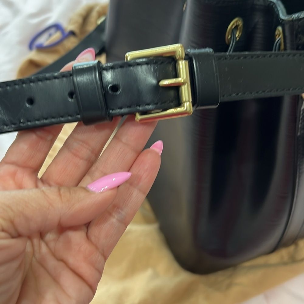 Louis Vuitton Black Epi Leather Bucket Shoulder Bag with Gold Hardware - Picture 5 of 15